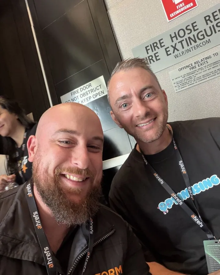 James taking a selfie with a friend at Ahrefs Evolve